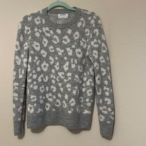 Small, Gray and white leopard print sweater from Old Navy.